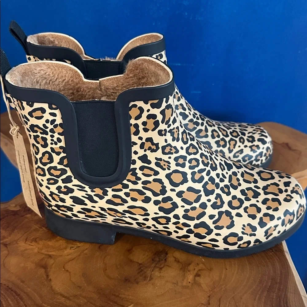 NWT Women’s Chooka Waterproof Chelsea Cheetah Print Fur Lined Rain Bootie Sz 9